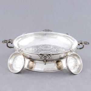 MG. Conjunto de Centro y Catavinos en plata. España, siglo XX.