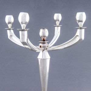 Pareja de Candelabros Art Decó, de cinco luces, en Plata de Ley. España. Siglo XX.
