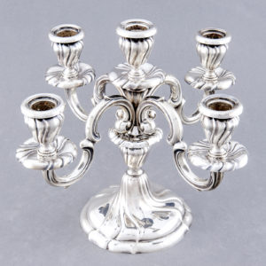 Pareja de candelabros de cinco luces en Plata de Ley. MATILDE ESPUÑES. España. Siglo XX.