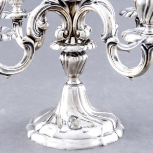 Pareja de candelabros de cinco luces en Plata de Ley. MATILDE ESPUÑES. España. Siglo XX.