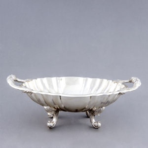 PASGORCY. Centro de Mesa Oval en plata gallonada. España, Siglo XX.