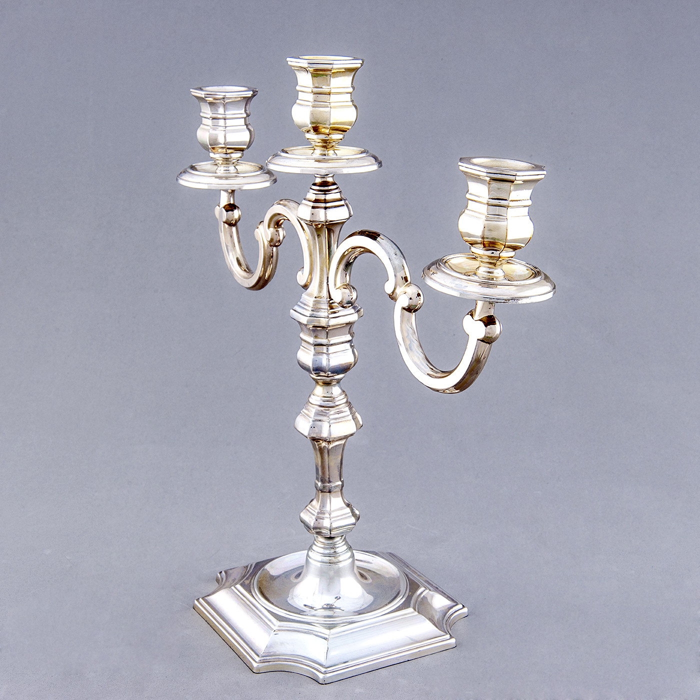 Pedro Durán. Pareja de candelabros de tres luces. España, 20th. Pedro Durán. Pareja de candelabros de tres luces. España, 20th.