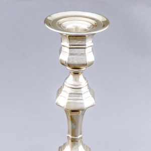 PEDRO DURÁN. Pareja de candeleros en plata. España, siglo XX.