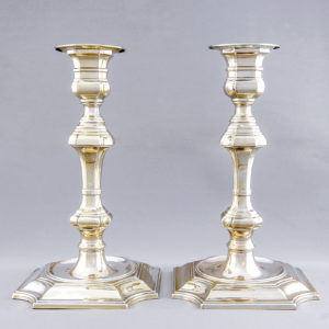 PEDRO DURÁN. Pareja de candeleros en plata. España, siglo XX.
