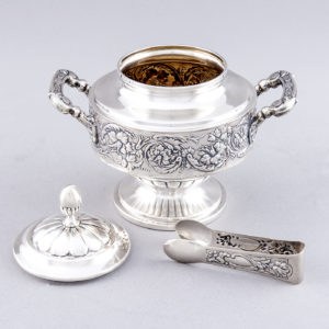 PÉREZ HNOS. Juego de Café y Té en plata. España, 20th.