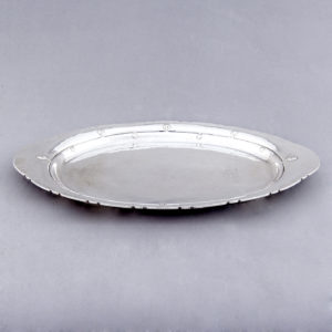 R.H. TVENSTRUP. Bandeja Oval en plata. Randers, Dinamarca, s.XX