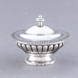 Salsera Oval en Plata de Ley, España, siglo XX.