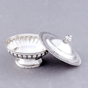 Salsera Oval en Plata de Ley, España, siglo XX.