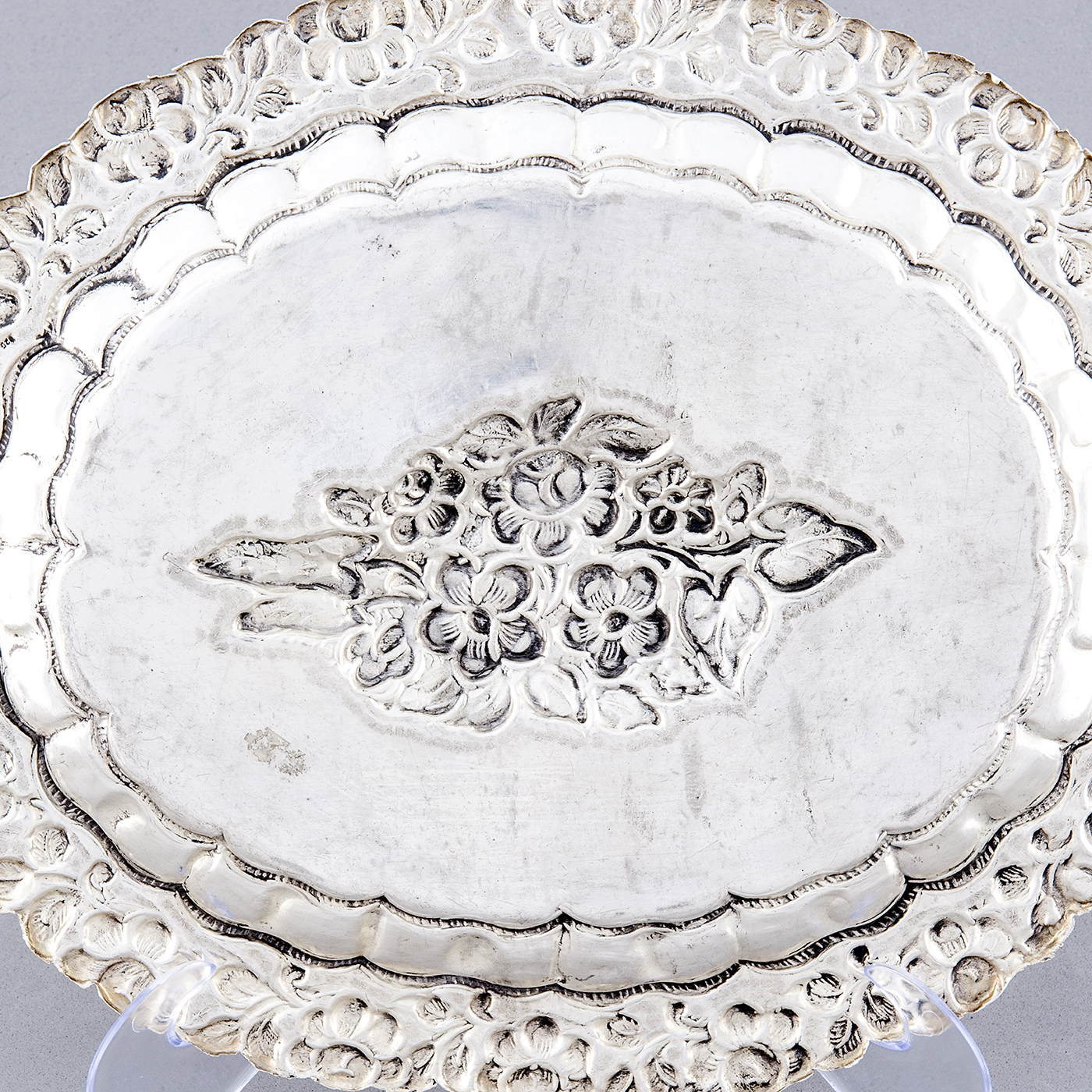 Bandeja Decorativa Oval en plata. España, siglo XIX. Bandeja Decorativa Oval en plata. España, siglo XIX.