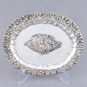 Bandeja Decorativa Oval en plata. España, siglo XIX.