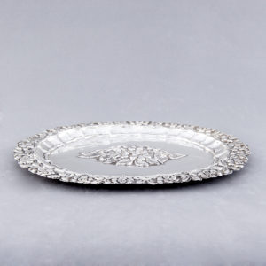 Bandeja Decorativa Oval en plata. España, siglo XIX.