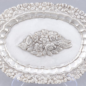 Bandeja Decorativa Oval en plata. España, siglo XIX.
