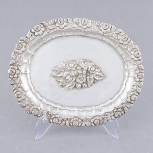 Bandeja Decorativa Oval en plata. España, siglo XIX.