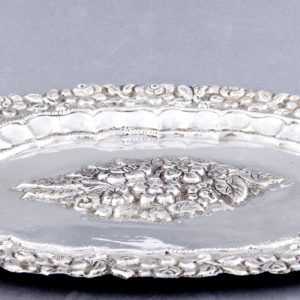 Bandeja Decorativa Oval en plata. España, siglo XIX.