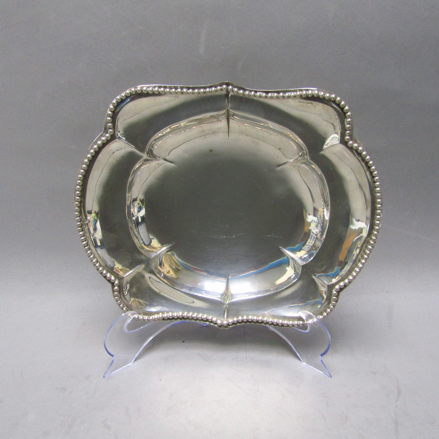 Centro de mesa en Plata de Ley. España. Siglo XX. Centro de mesa en Plata de Ley. España. Siglo XX.