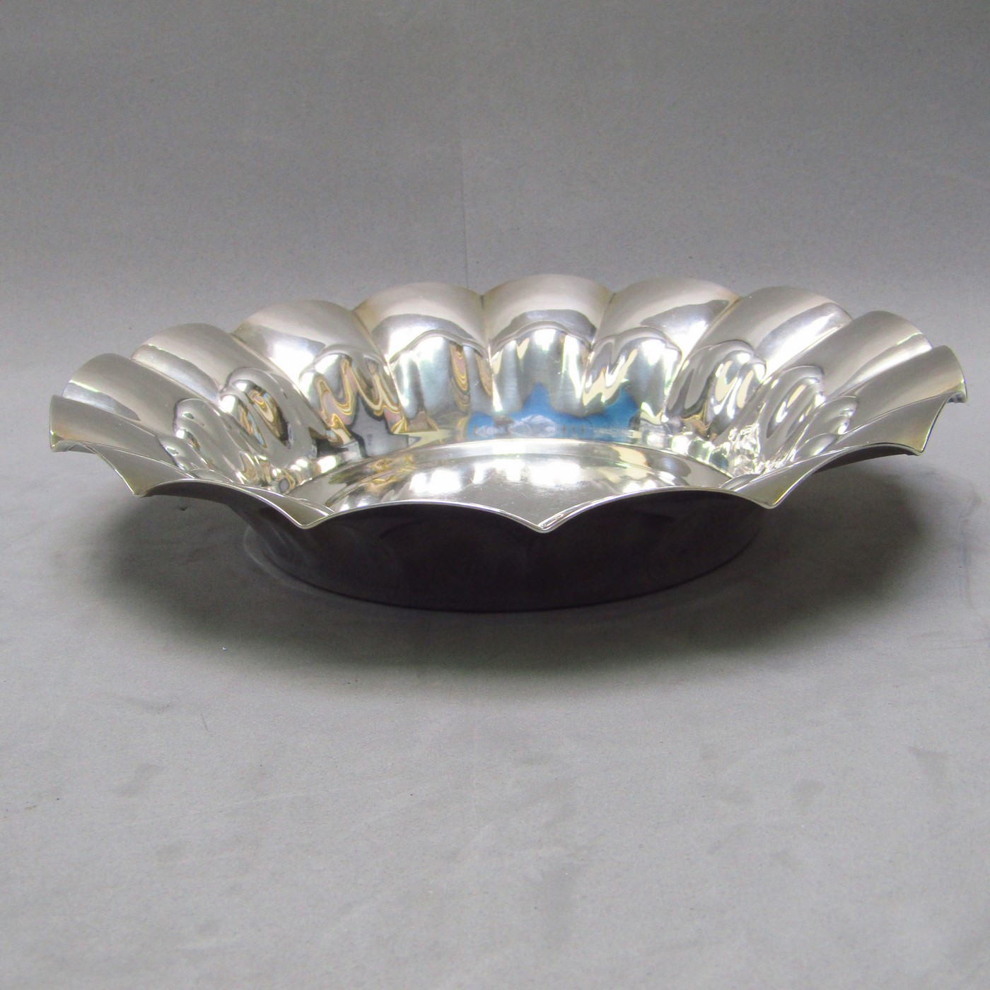 DIONISIO GARCIA. Centro de mesa en Plata. España, siglo XX. DIONISIO GARCIA. Centro de mesa en Plata. España, siglo XX.
