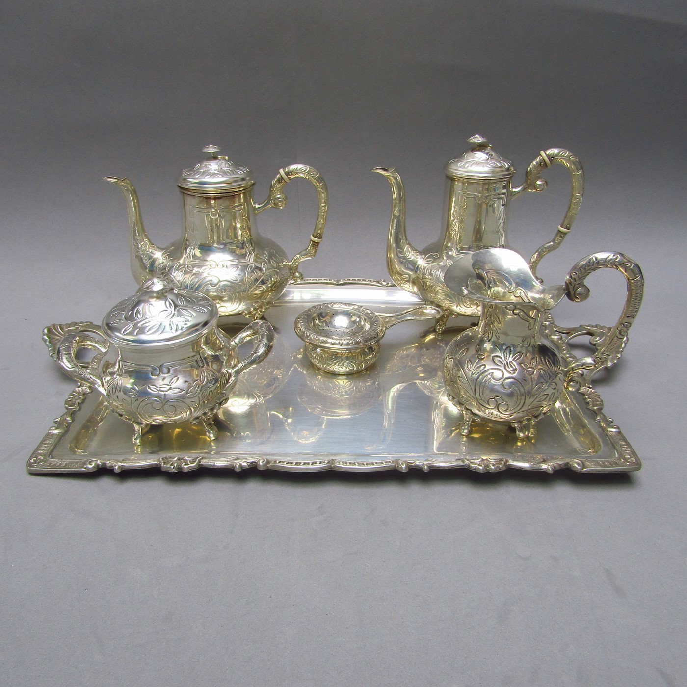 JOSE A. AGRUÑA. Juego de Café y Té en plata de Ley. España, siglo XX. JOSE A. AGRUÑA. Juego de Café y Té en plata de Ley. España, siglo XX.