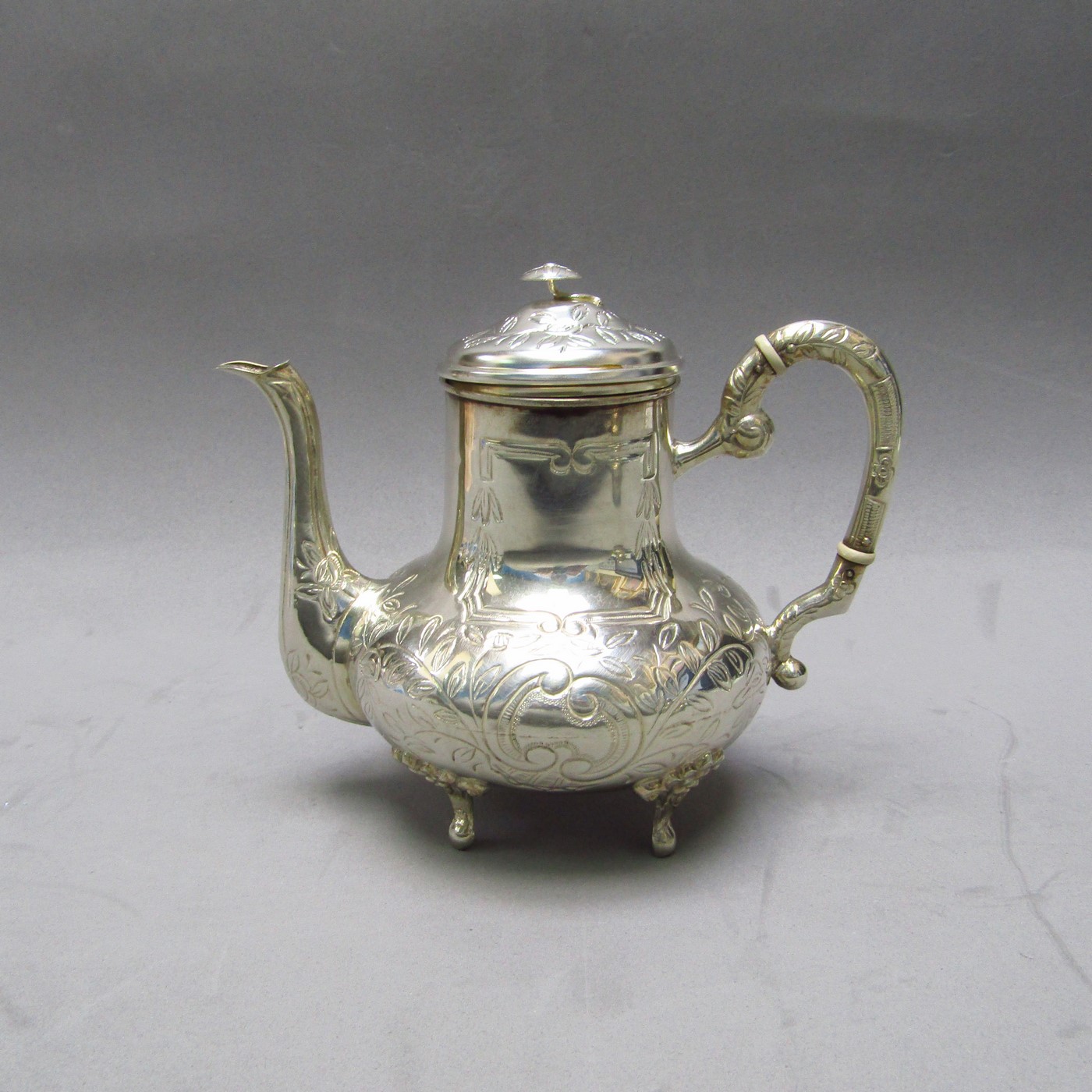 JOSE A. AGRUÑA. Juego de Café y Té en plata de Ley. España, siglo XX. JOSE A. AGRUÑA. Juego de Café y Té en plata de Ley. España, siglo XX.