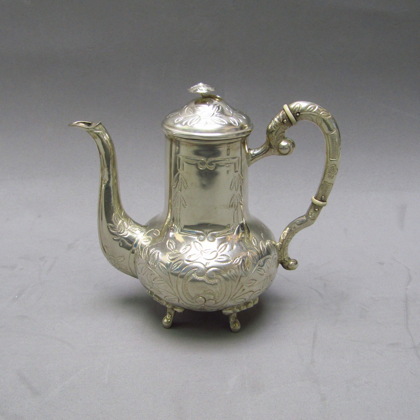 JOSE A. AGRUÑA. Juego de Café y Té en plata de Ley. España, siglo XX. JOSE A. AGRUÑA. Juego de Café y Té en plata de Ley. España, siglo XX.