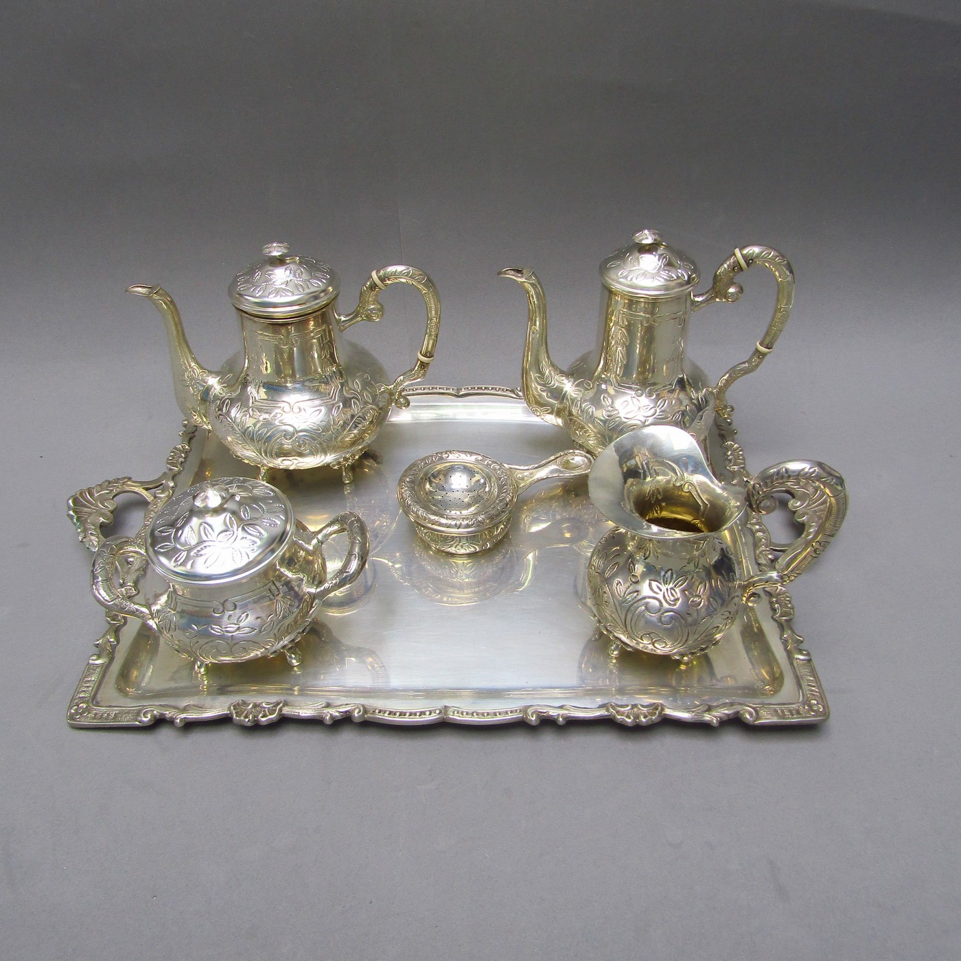 JOSE A. AGRUÑA. Juego de Café y Té en plata de Ley. España, siglo XX. JOSE A. AGRUÑA. Juego de Café y Té en plata de Ley. España, siglo XX.