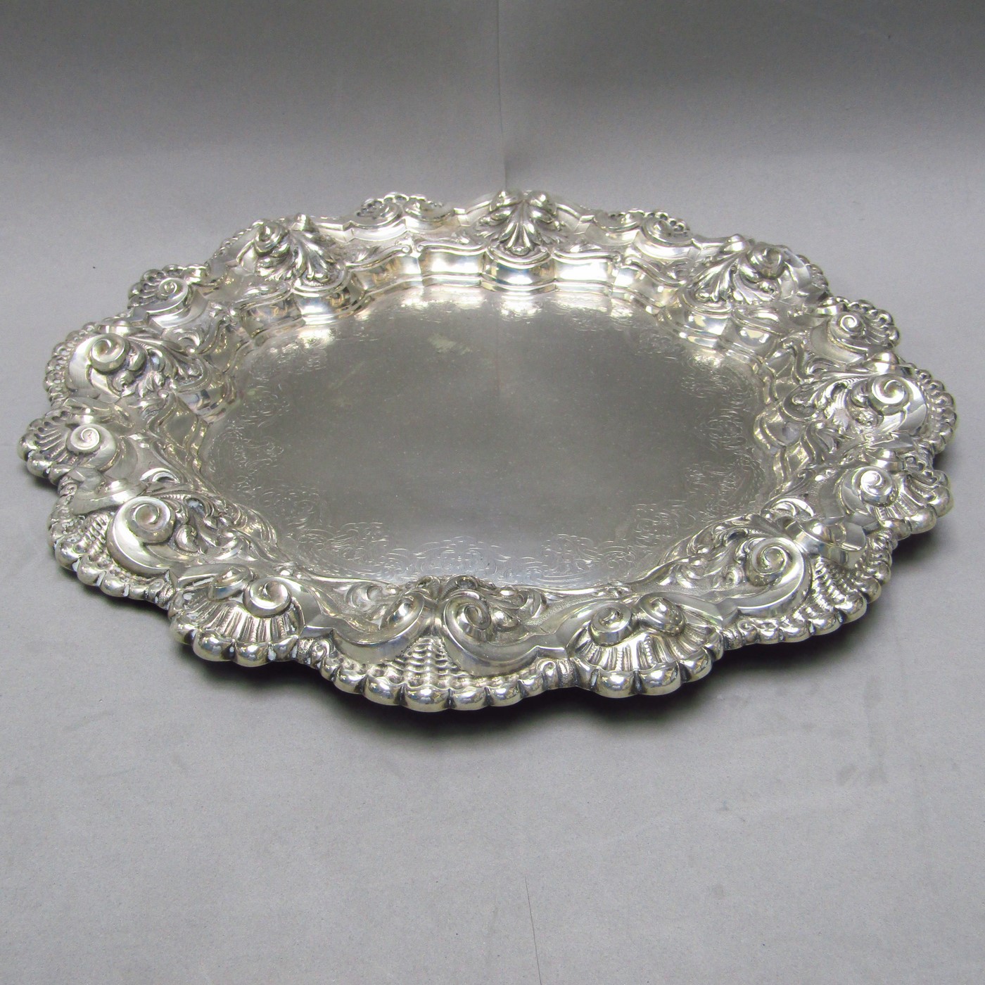 MATILDE ESPUÑES. Fuente circular en Plata de Ley. España, siglo XX. MATILDE ESPUÑES. Fuente circular en Plata de Ley. España, siglo XX.