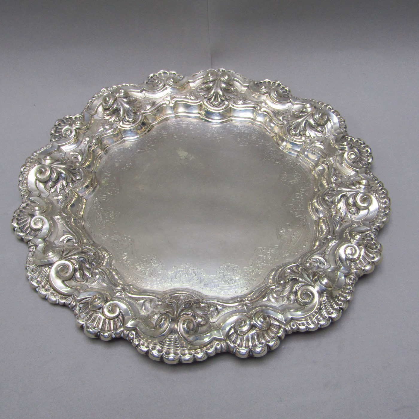 MATILDE ESPUÑES. Fuente circular en Plata de Ley. España, siglo XX. MATILDE ESPUÑES. Fuente circular en Plata de Ley. España, siglo XX.