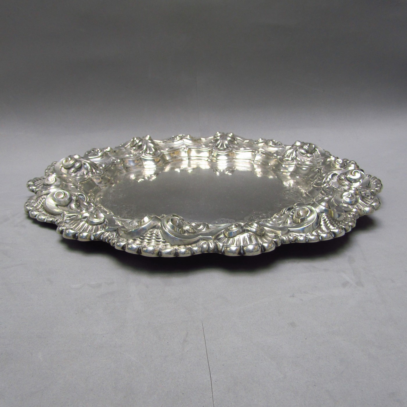 MATILDE ESPUÑES. Fuente circular en Plata de Ley. España, siglo XX. MATILDE ESPUÑES. Fuente circular en Plata de Ley. España, siglo XX.