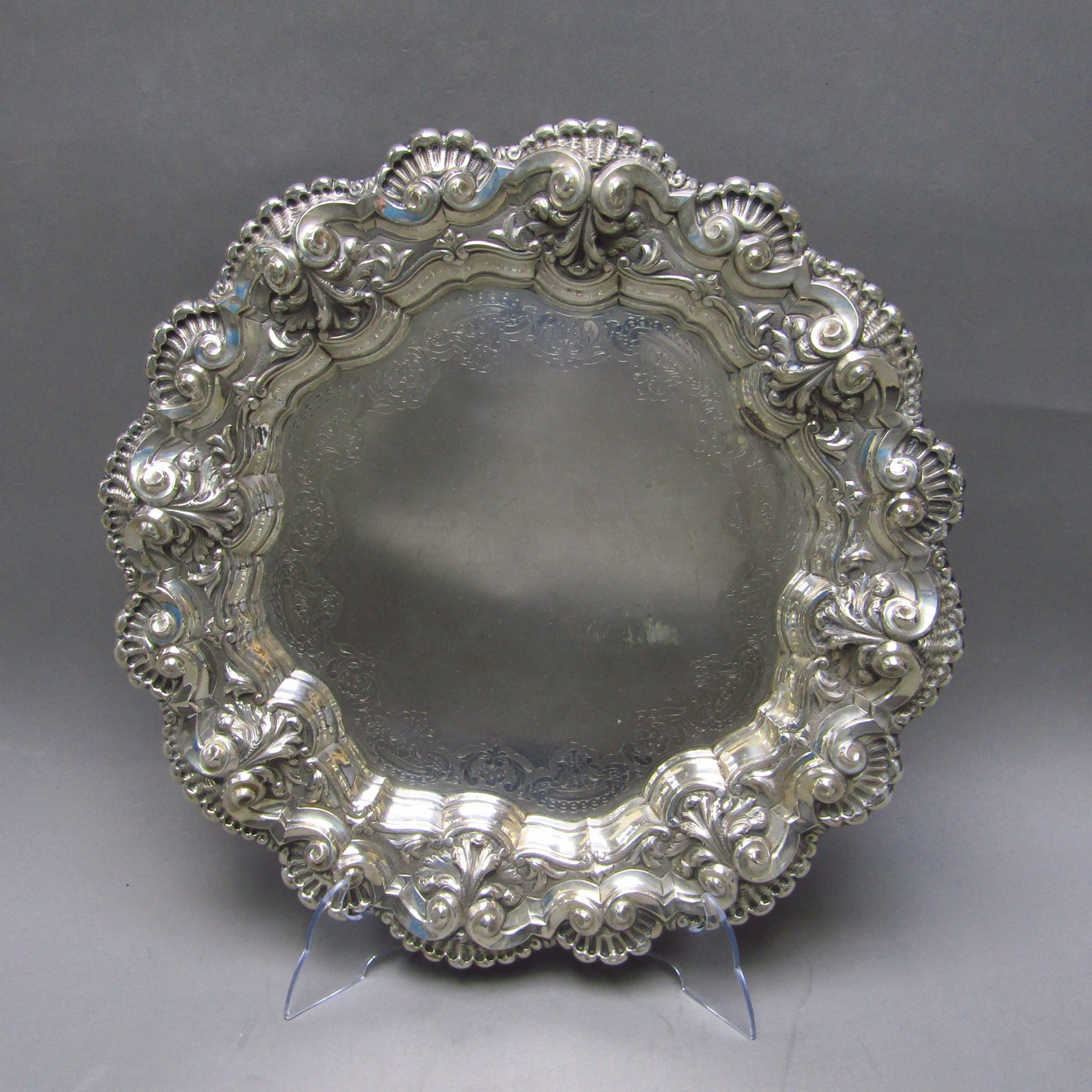 MATILDE ESPUÑES. Fuente circular en Plata de Ley. España, siglo XX. MATILDE ESPUÑES. Fuente circular en Plata de Ley. España, siglo XX.