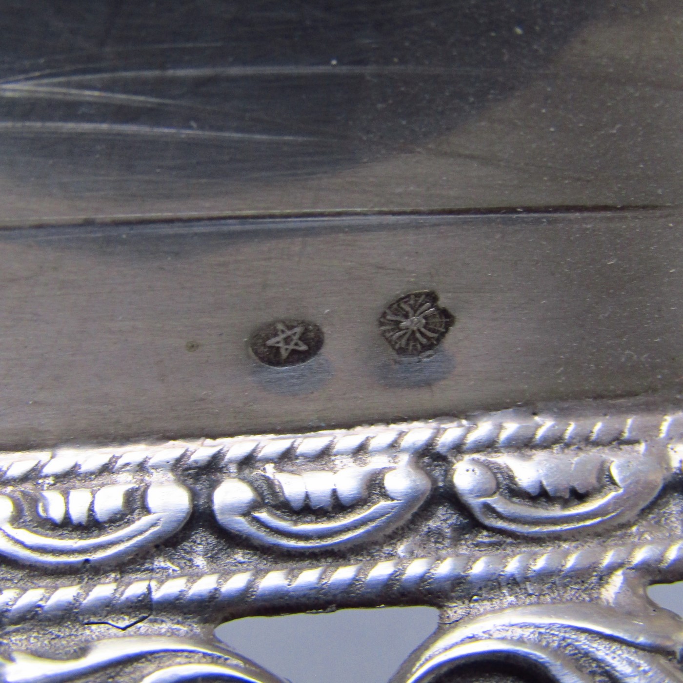 PASGORCY. Centro de mesa hexagonal en Plata calada. España. Siglo XX. PASGORCY. Centro de mesa hexagonal en Plata calada. España. Siglo XX.