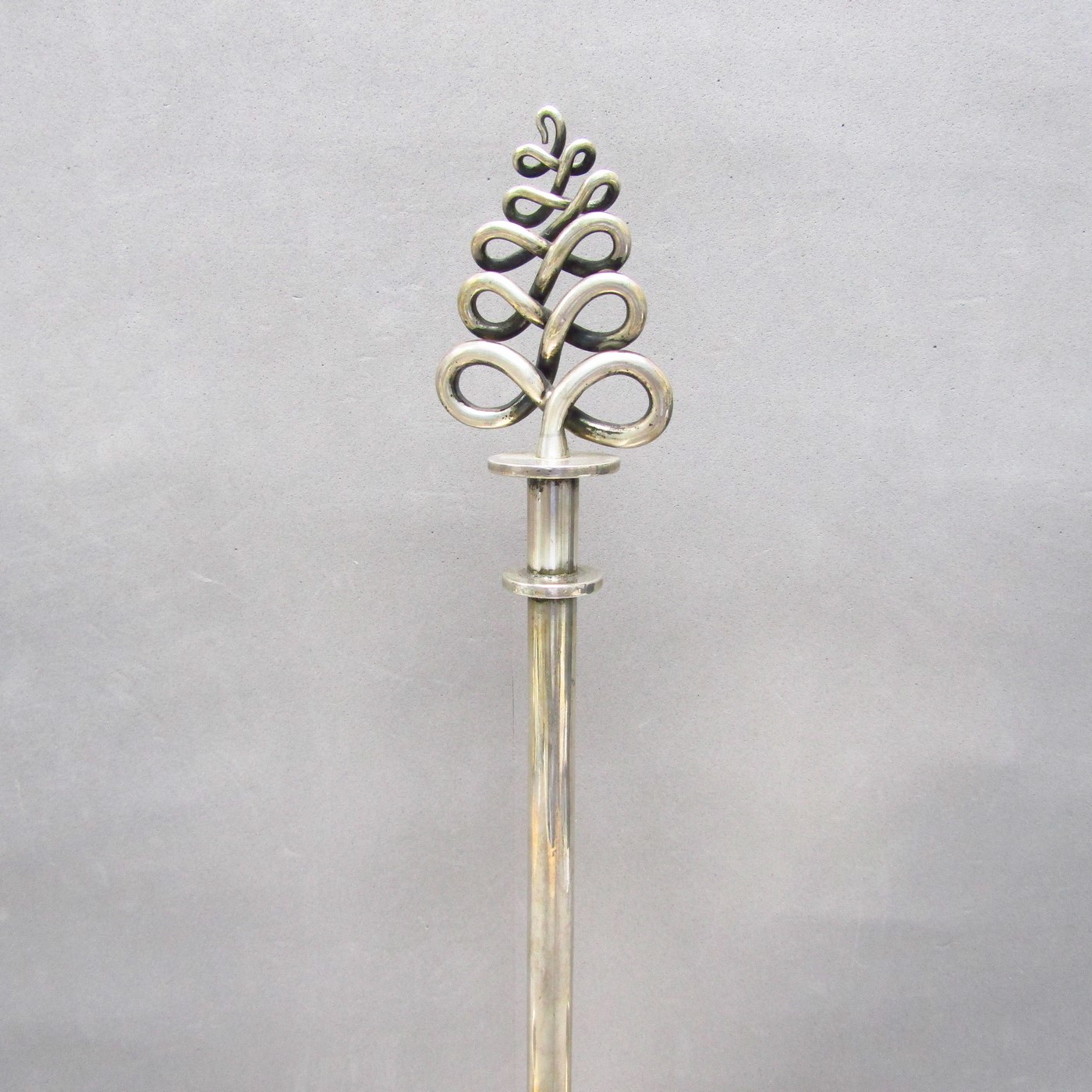SERRAHIMA. Candelabro de dos luces en Plata de Ley. España, siglo XX. SERRAHIMA. Candelabro de dos luces en Plata de Ley. España, siglo XX.