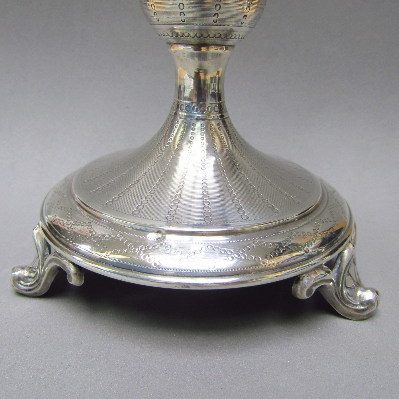 Pareja de candeleros en Plata de Ley. Francia, siglo XIX. Pareja de candeleros en Plata de Ley. Francia, siglo XIX.