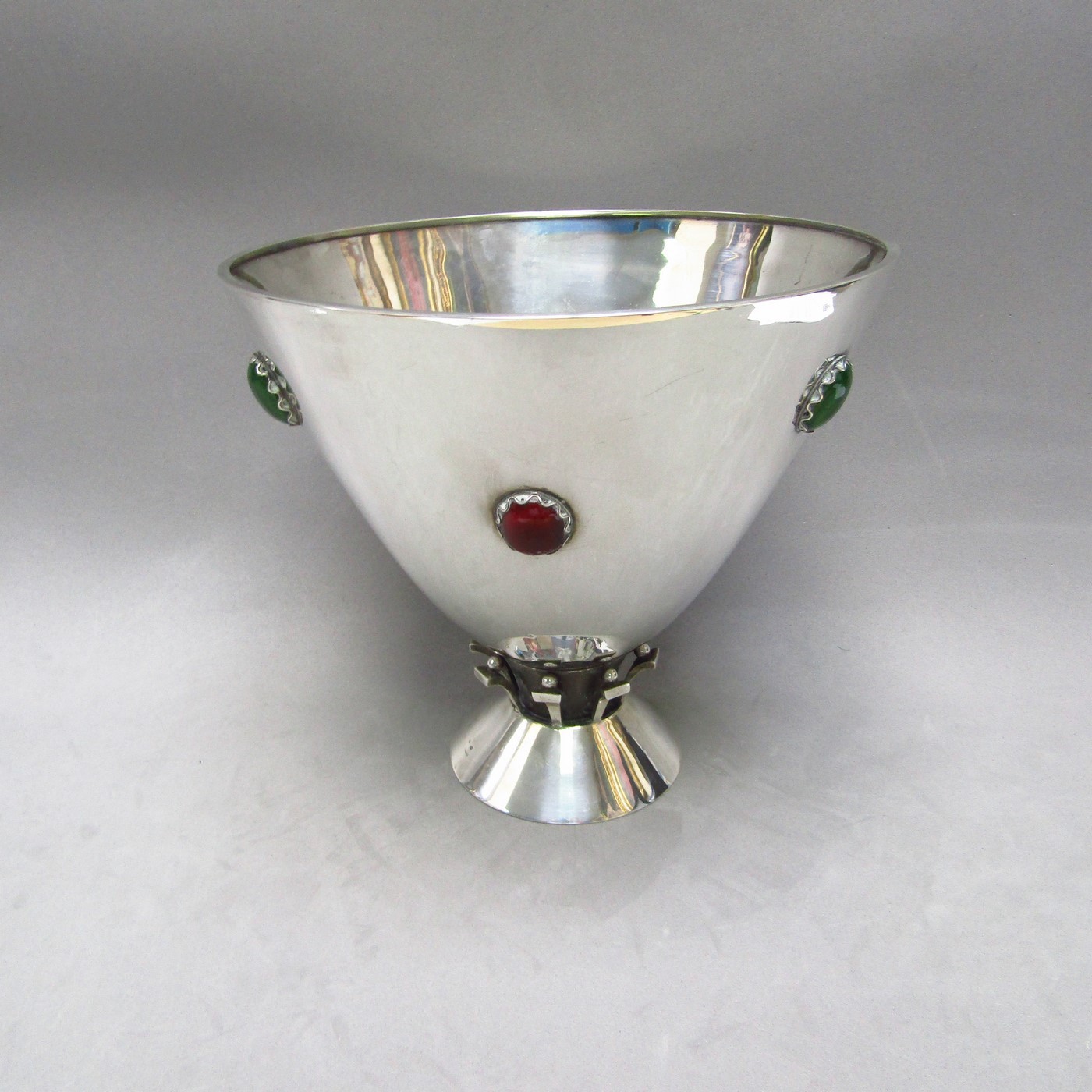 BAGUÉS. Centro de Mesa en Plata. España, s. XX. BAGUÉS. Centro de Mesa en Plata. España, s. XX.