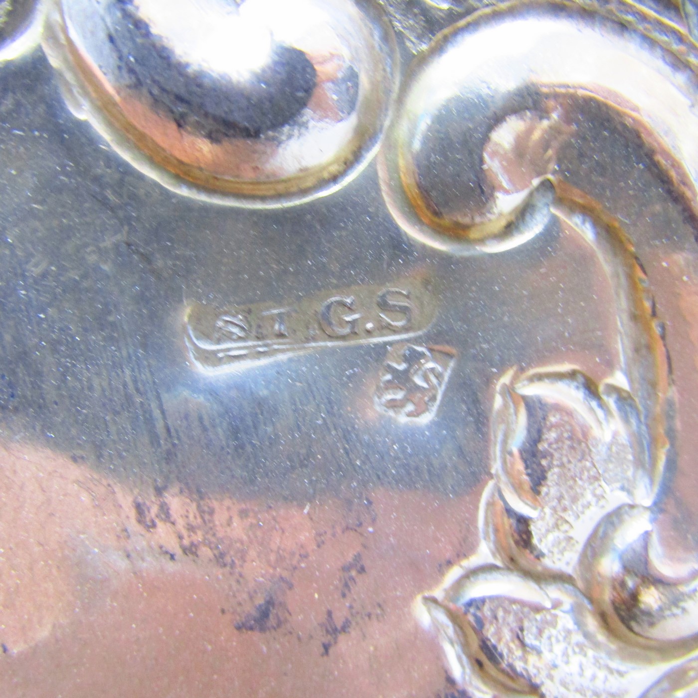 Bandeja Oval Decorativa en Plata de Ley. España, siglo XIX. Bandeja Oval Decorativa en Plata de Ley. España, siglo XIX.