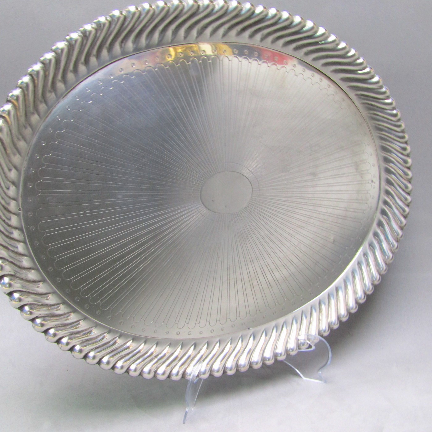 Bandeja Oval en Plata de Ley. Imperio Austro-Húngaro, Siglo XIX. Bandeja Oval en Plata de Ley. Imperio Austro-Húngaro, Siglo XIX.