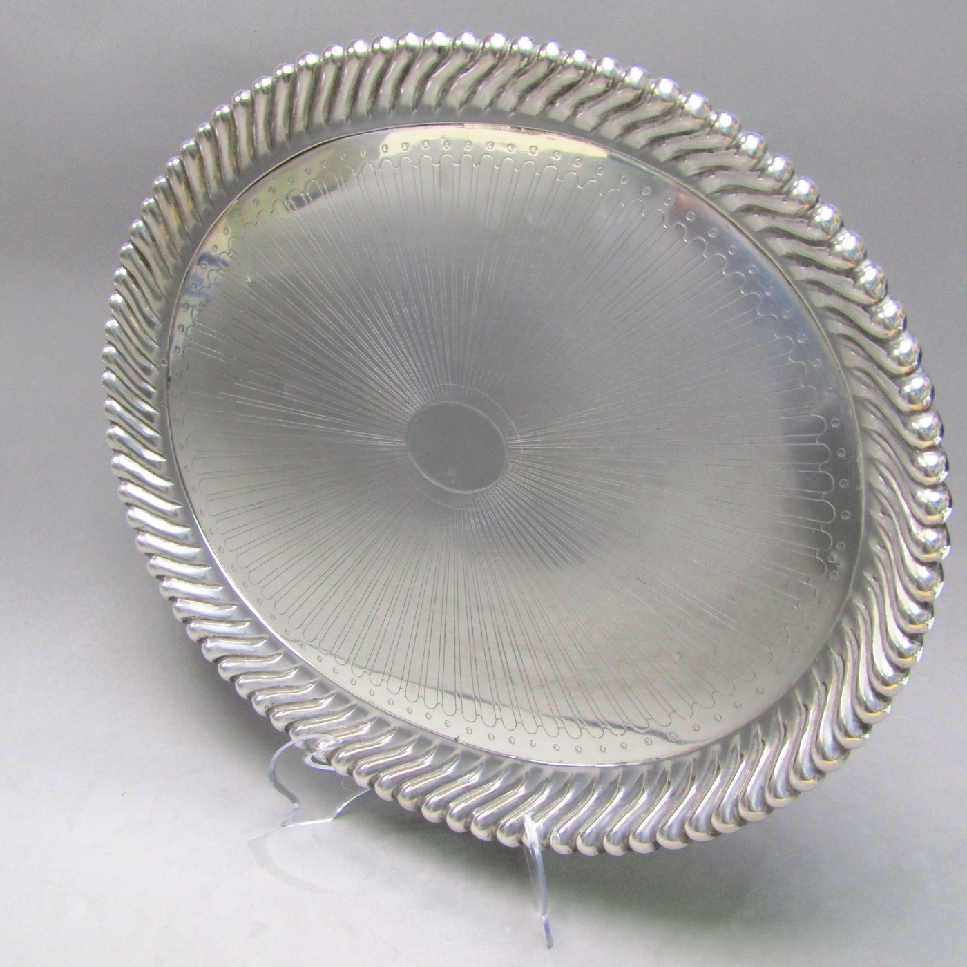 Bandeja Oval en Plata de Ley. Imperio Austro-Húngaro, Siglo XIX. Bandeja Oval en Plata de Ley. Imperio Austro-Húngaro, Siglo XIX.