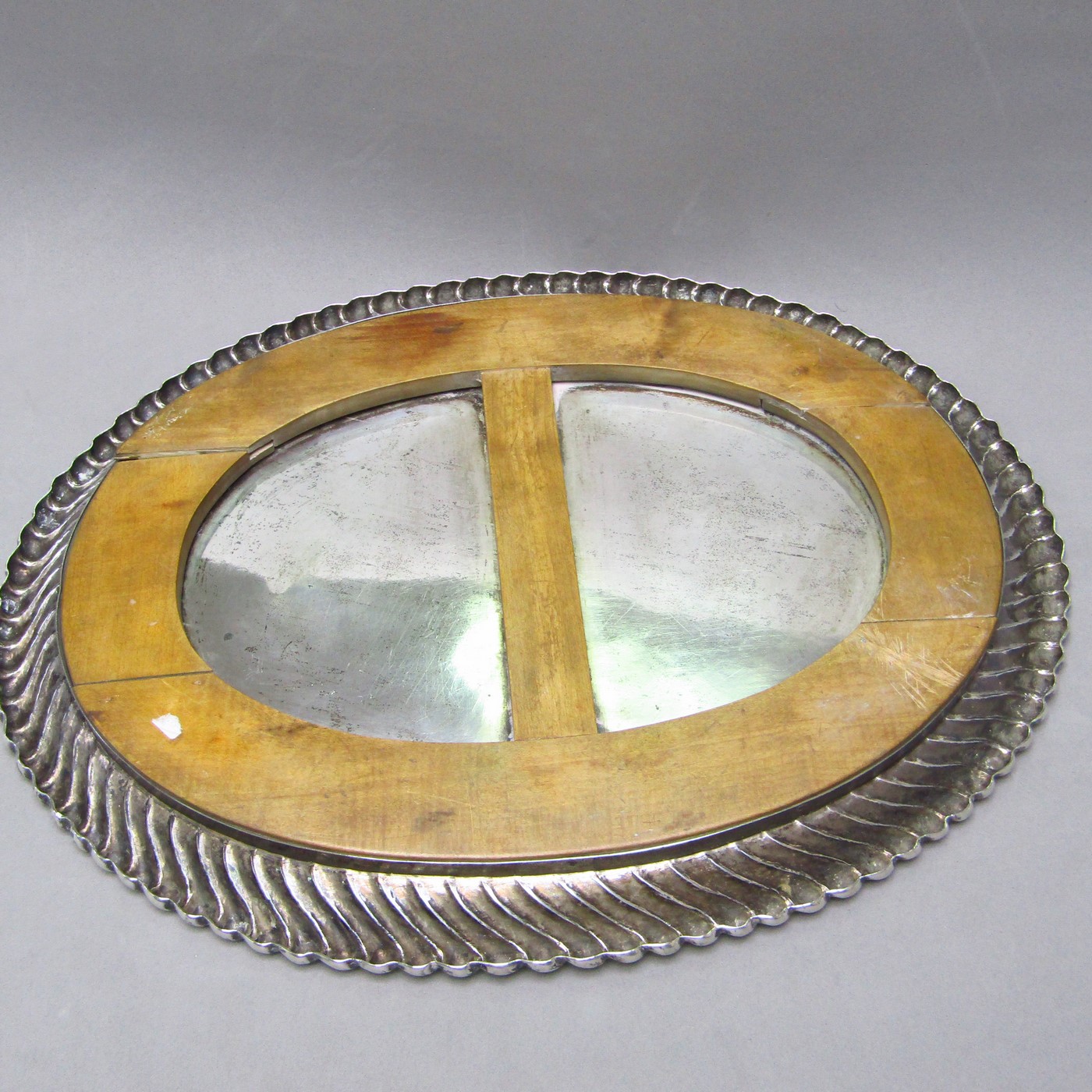 Bandeja Oval en Plata de Ley. Imperio Austro-Húngaro, Siglo XIX. Bandeja Oval en Plata de Ley. Imperio Austro-Húngaro, Siglo XIX.