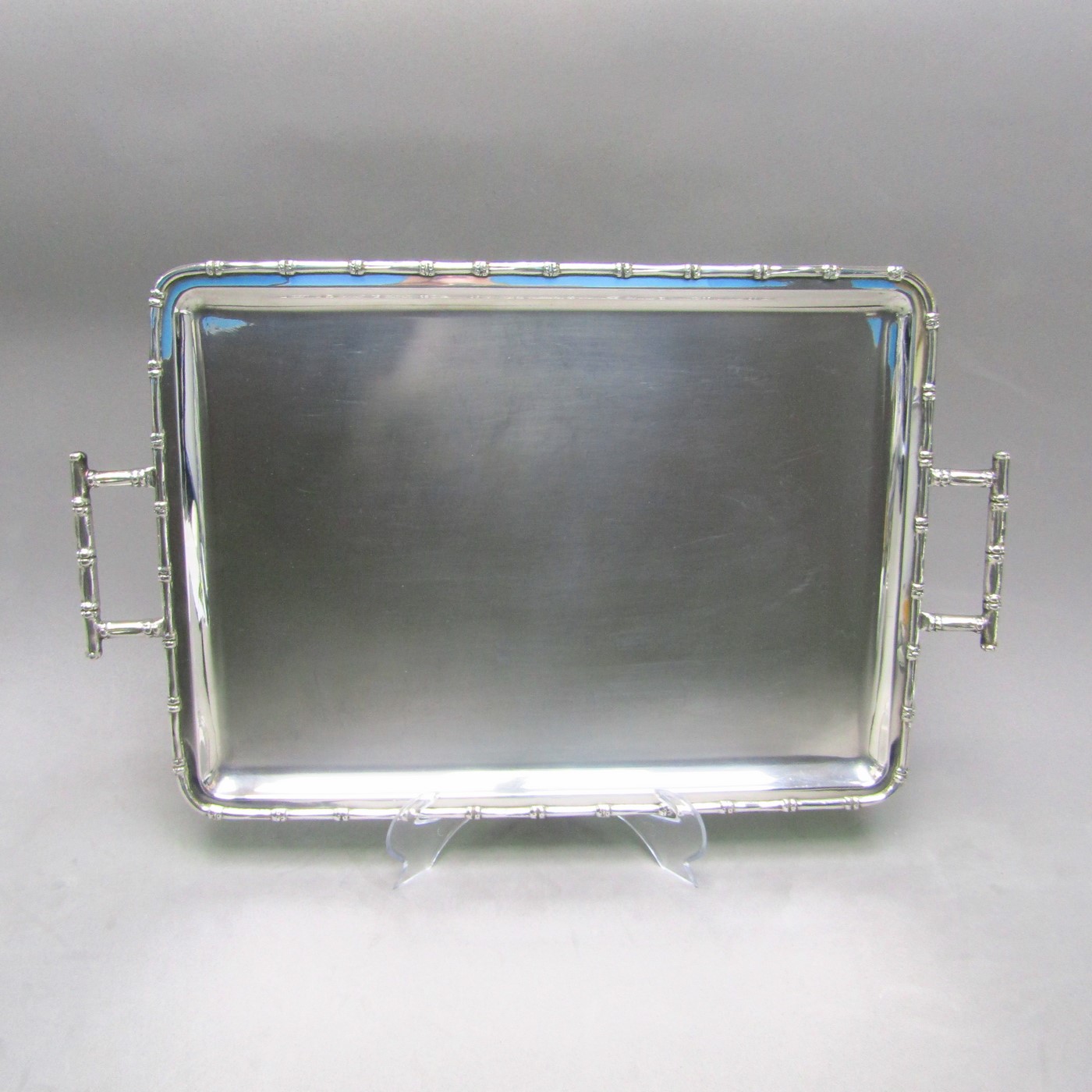Pasgorcy. Bandeja rectangular con asas en Plata. España, siglo XX. Pasgorcy. Bandeja rectangular con asas en Plata. España, siglo XX.