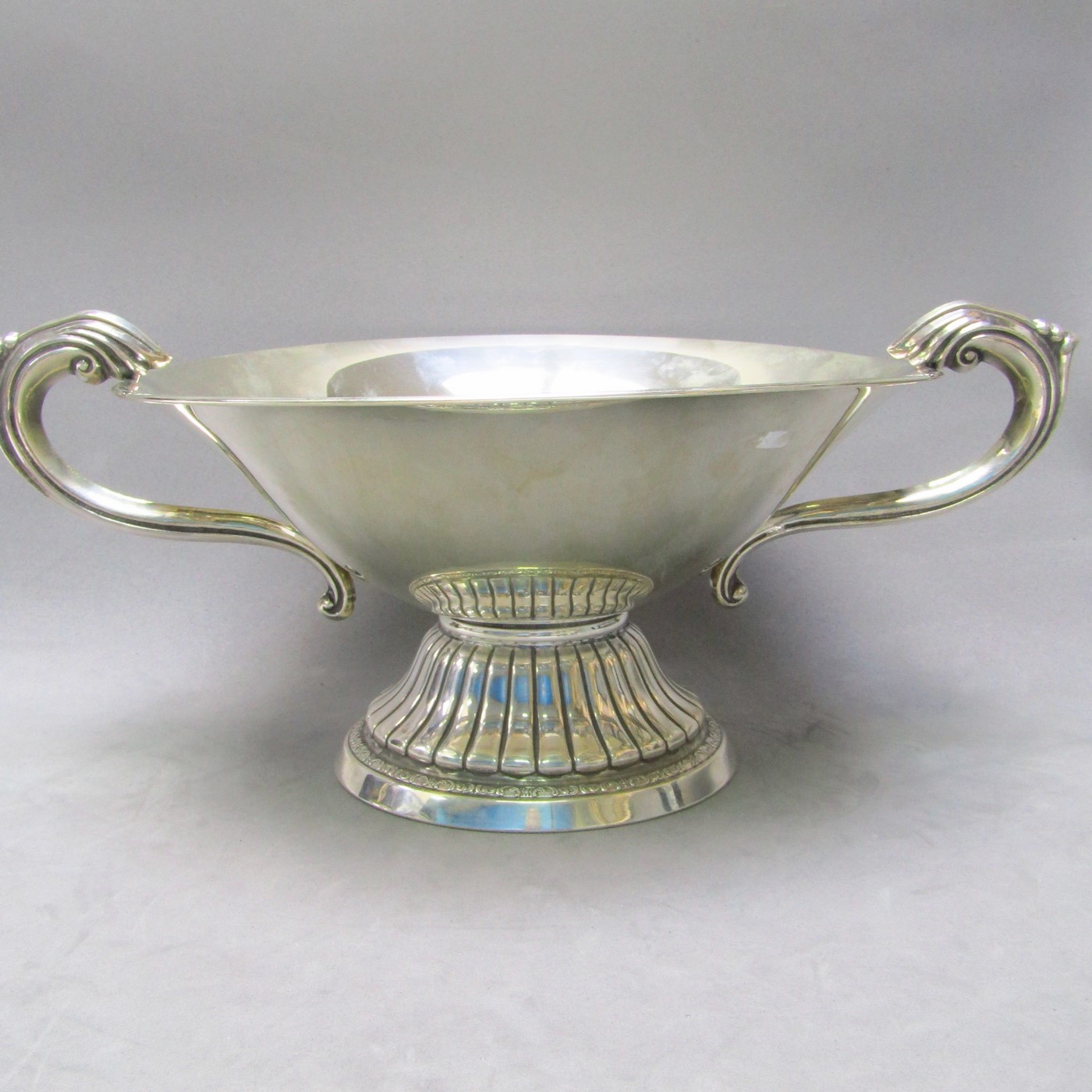 Centro de mesa en Plata de Ley. España, siglo XX. Centro de mesa en Plata de Ley. España, siglo XX.