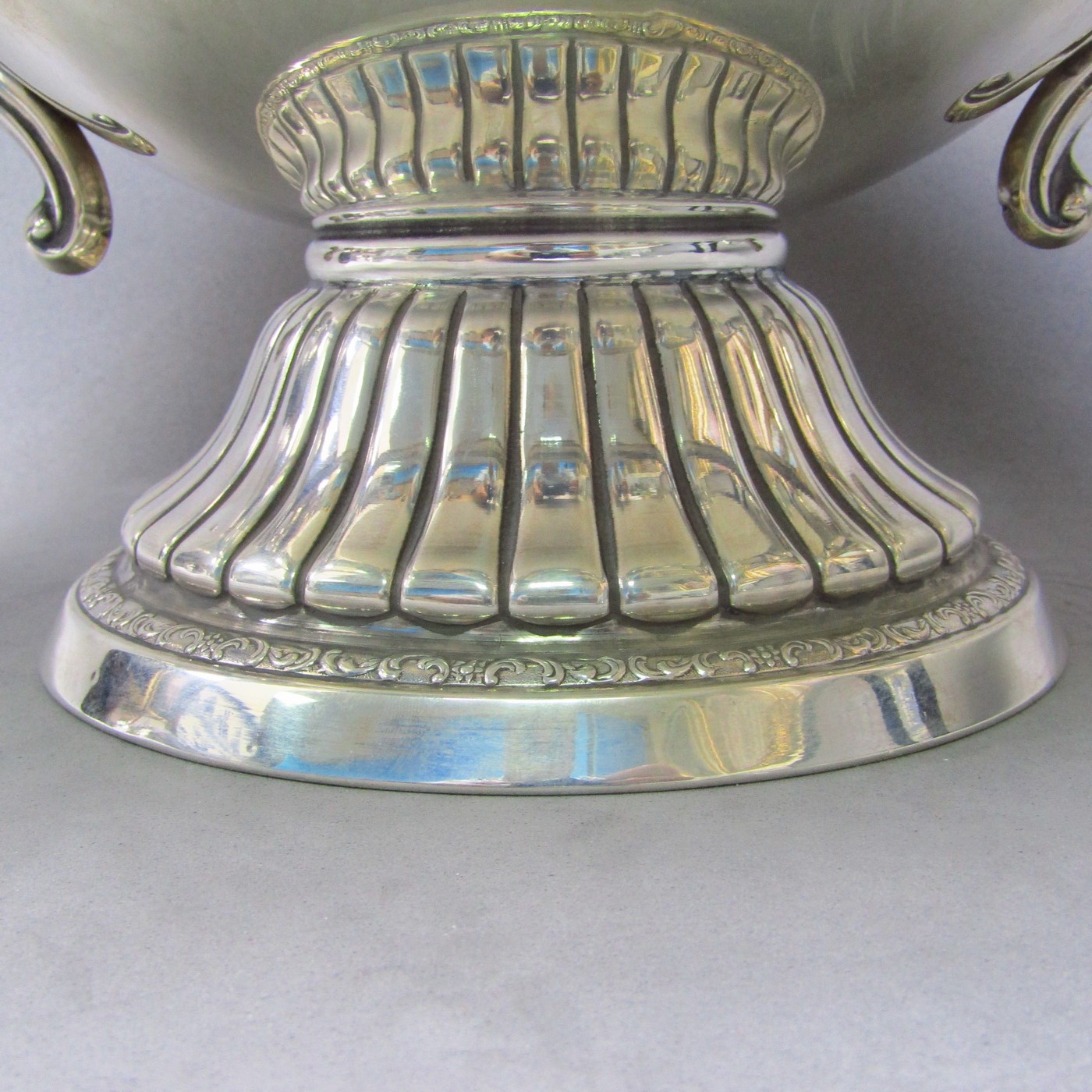 Centro de mesa en Plata de Ley. España, siglo XX. Centro de mesa en Plata de Ley. España, siglo XX.