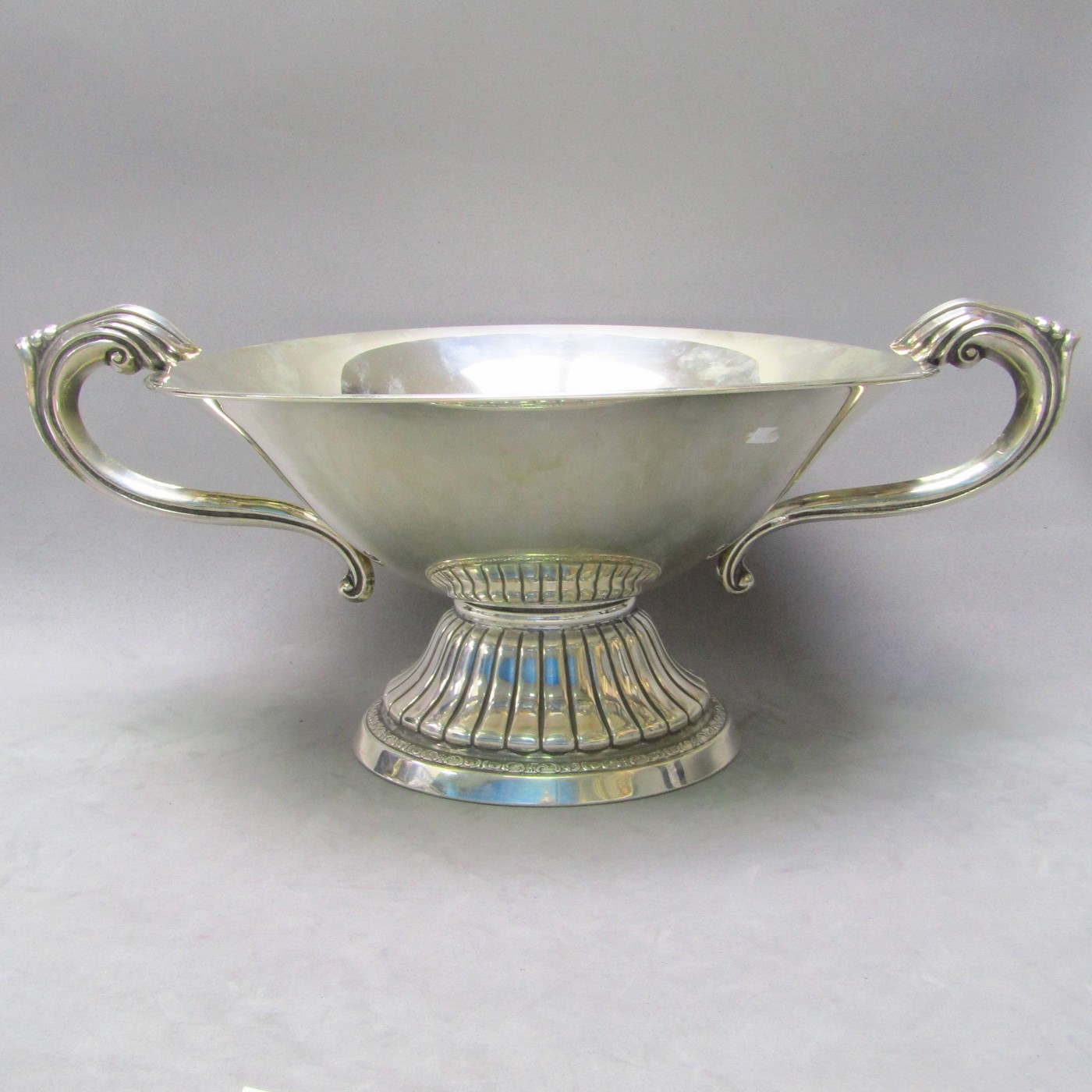 Centro de mesa en Plata de Ley. España, siglo XX. Centro de mesa en Plata de Ley. España, siglo XX.
