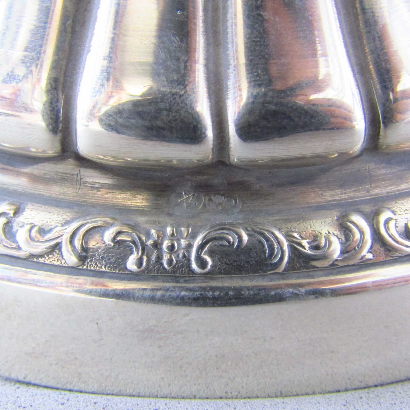 Centro de mesa en Plata de Ley. España, siglo XX. Centro de mesa en Plata de Ley. España, siglo XX.