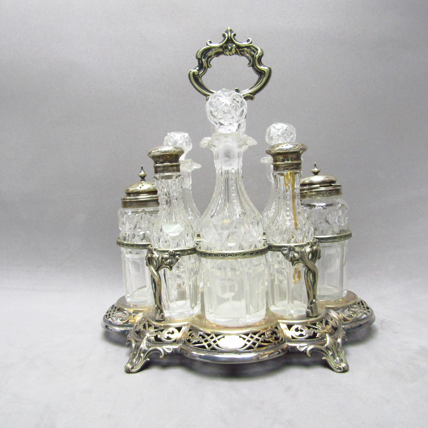 Convoy de Vinagreras, Salero y Especieros en Plata y Cristal, Inglaterra, siglo XIX. Convoy de Vinagreras, Salero y Especieros en Plata y Cristal, Inglaterra, siglo XIX.