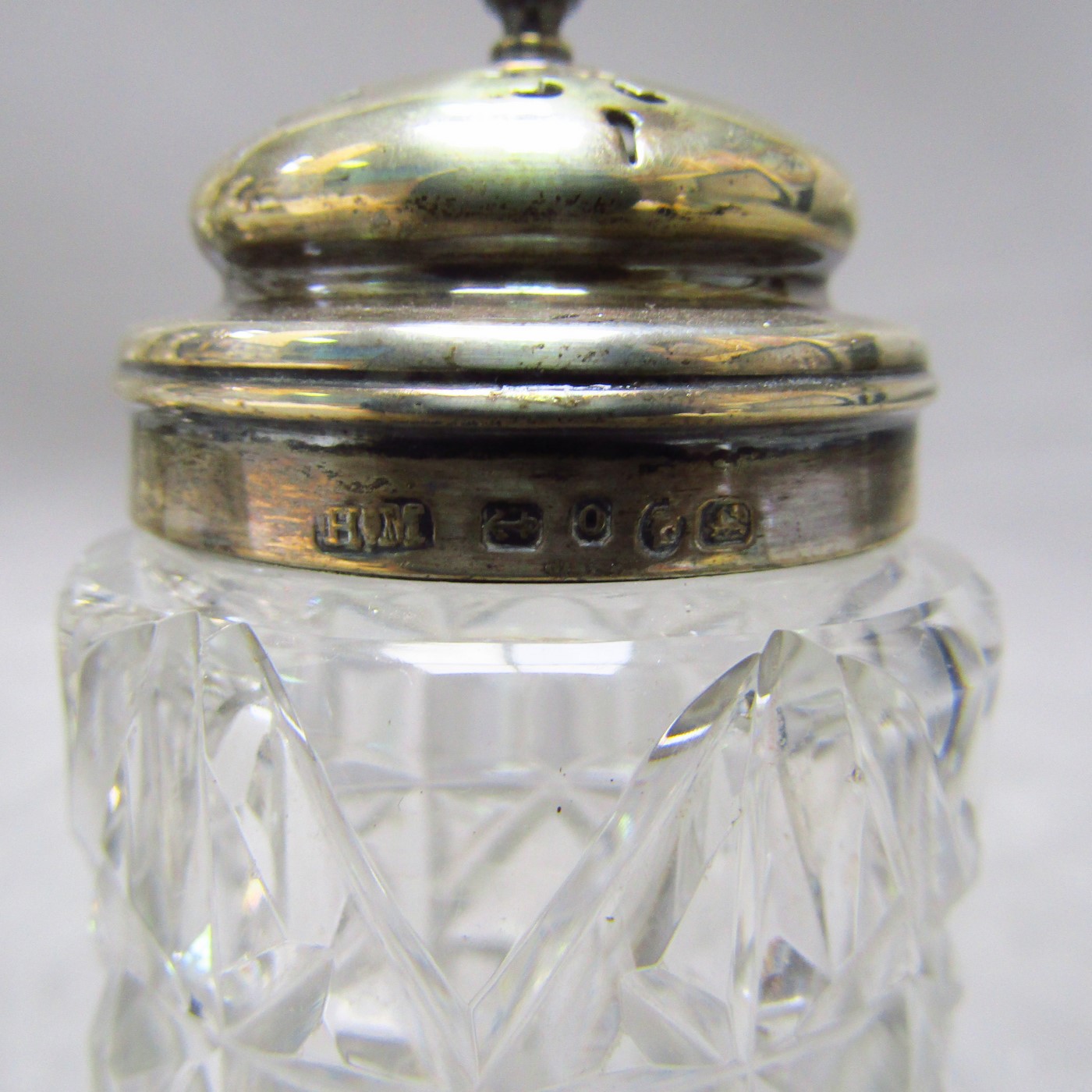Convoy de Vinagreras, Salero y Especieros en Plata y Cristal, Inglaterra, siglo XIX. Convoy de Vinagreras, Salero y Especieros en Plata y Cristal, Inglaterra, siglo XIX.