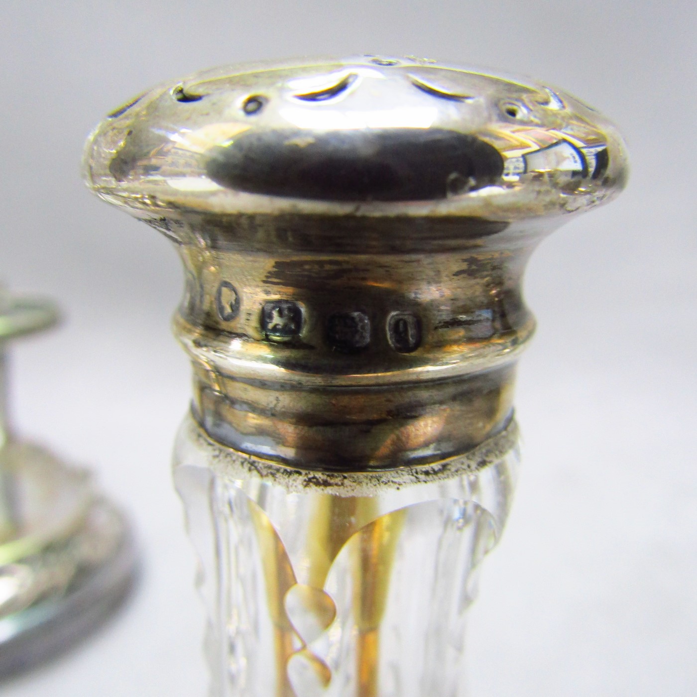 Convoy de Vinagreras, Salero y Especieros en Plata y Cristal, Inglaterra, siglo XIX. Convoy de Vinagreras, Salero y Especieros en Plata y Cristal, Inglaterra, siglo XIX.