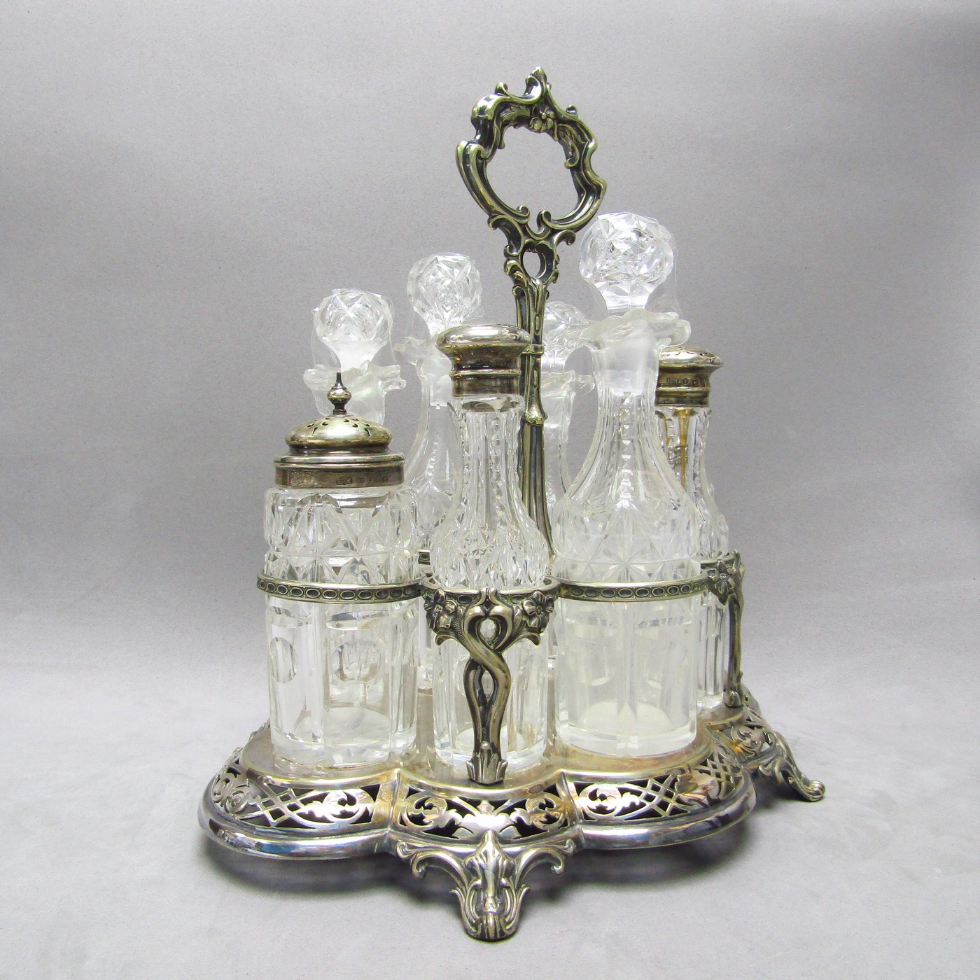 Convoy de Vinagreras, Salero y Especieros en Plata y Cristal, Inglaterra, siglo XIX. Convoy de Vinagreras, Salero y Especieros en Plata y Cristal, Inglaterra, siglo XIX.