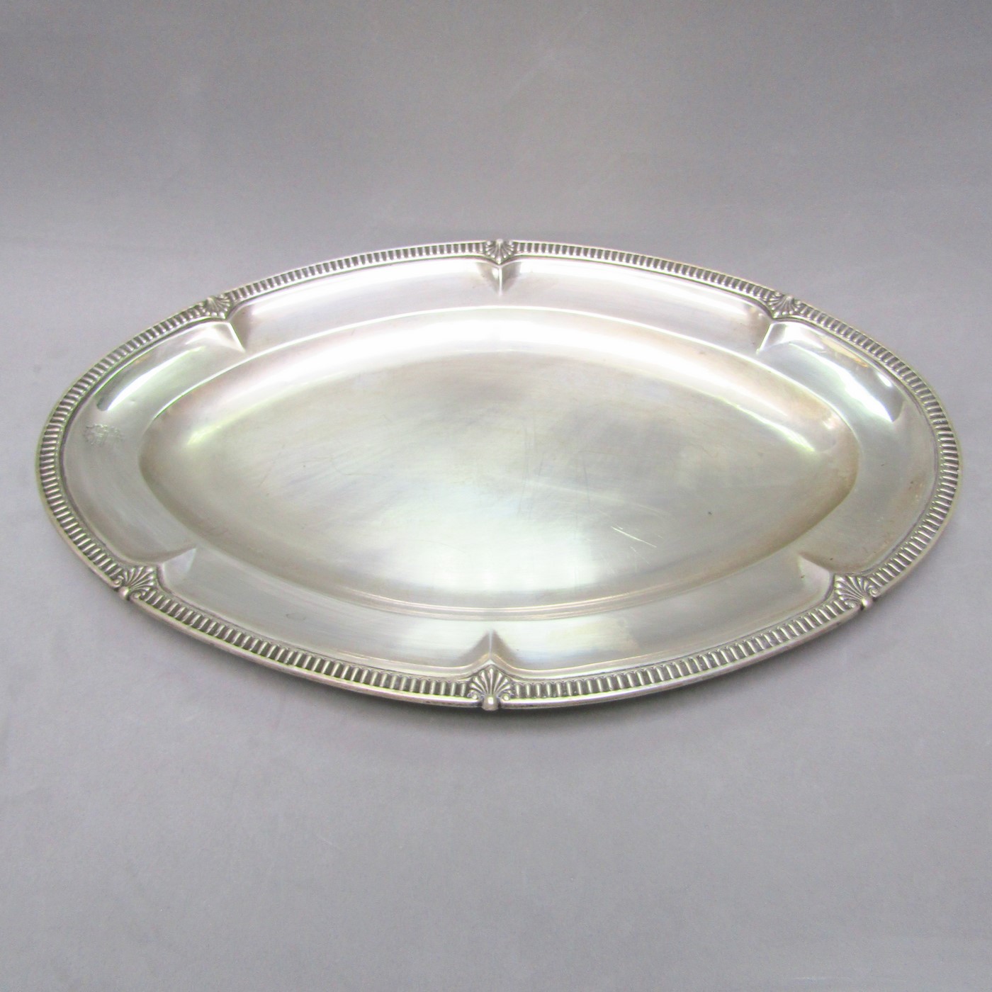 DIONISIO GARCÍA. Bandeja Oval en Plata de Ley. España, siglo XX. DIONISIO GARCÍA. Bandeja Oval en Plata de Ley. España, siglo XX.
