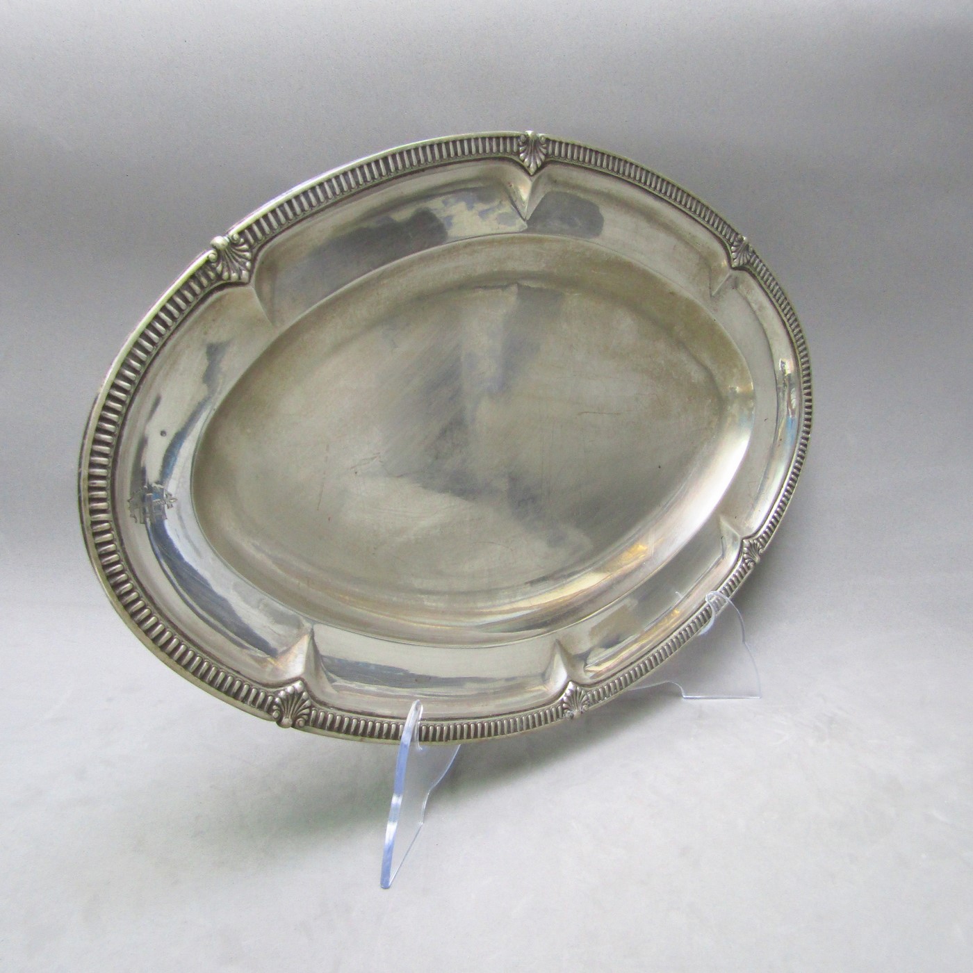 DIONISIO GARCÍA. Bandeja Oval en Plata de Ley. España, siglo XX. DIONISIO GARCÍA. Bandeja Oval en Plata de Ley. España, siglo XX.