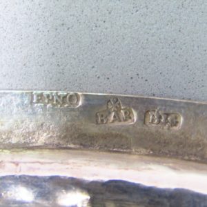 FRANCISCO PINTO. Pareja de candeleros Carlos IV en Plata de Ley. Barcelona, siglo XVIII.