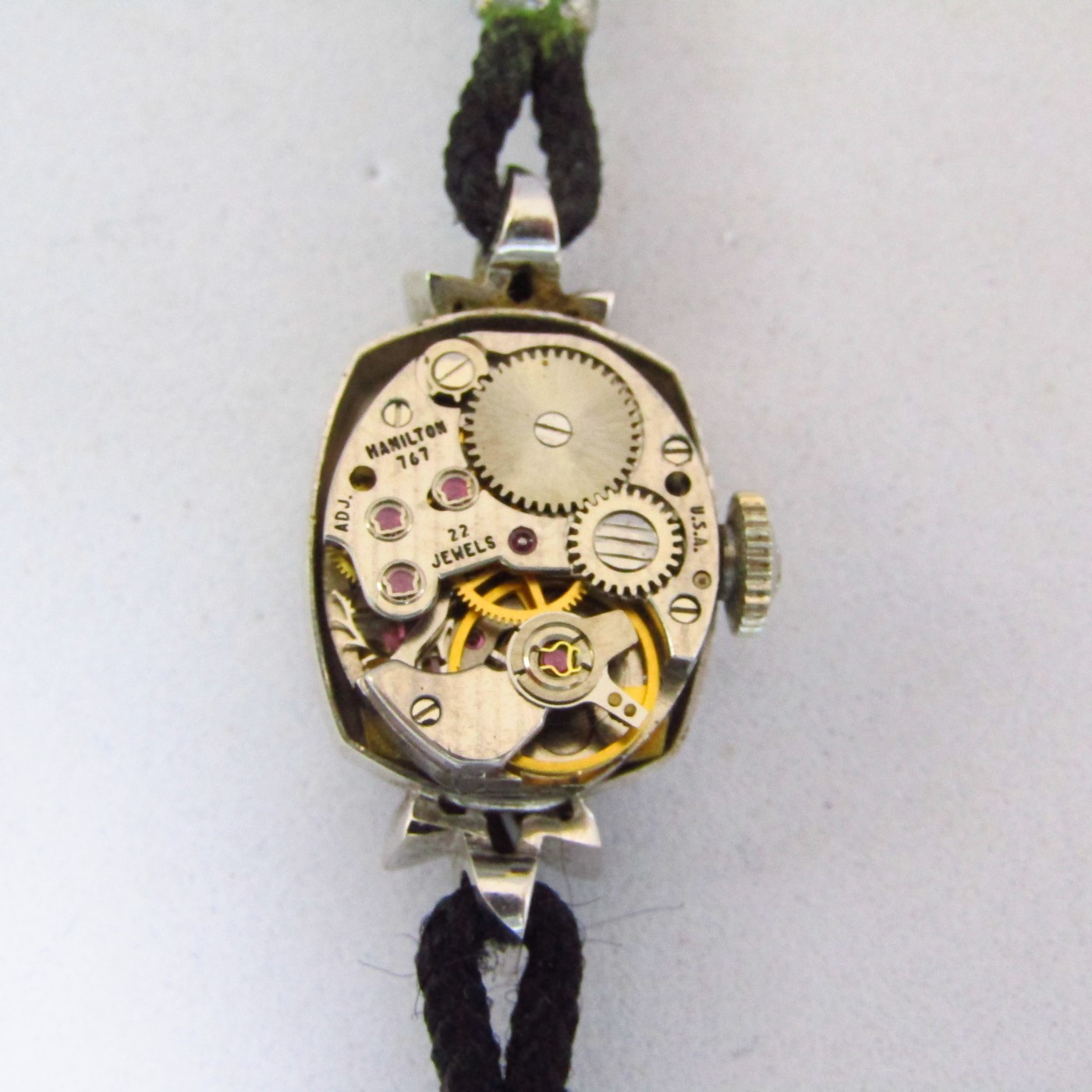HAMILTON LADY. Reloj de pulsera para dama . Oro Blanco 14k. y diamantes. USA, ca. 1915-1920