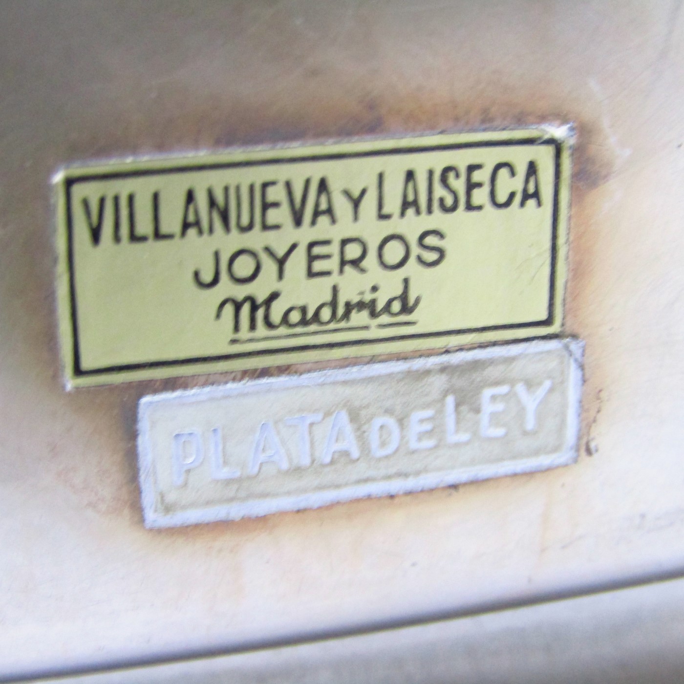 PASGORCY. Bandeja con asas en Plata de Ley. España, siglo XX. PASGORCY. Bandeja con asas en Plata de Ley. España, siglo XX.